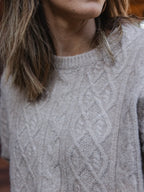 Hellbrauner Zopfstrickpullover