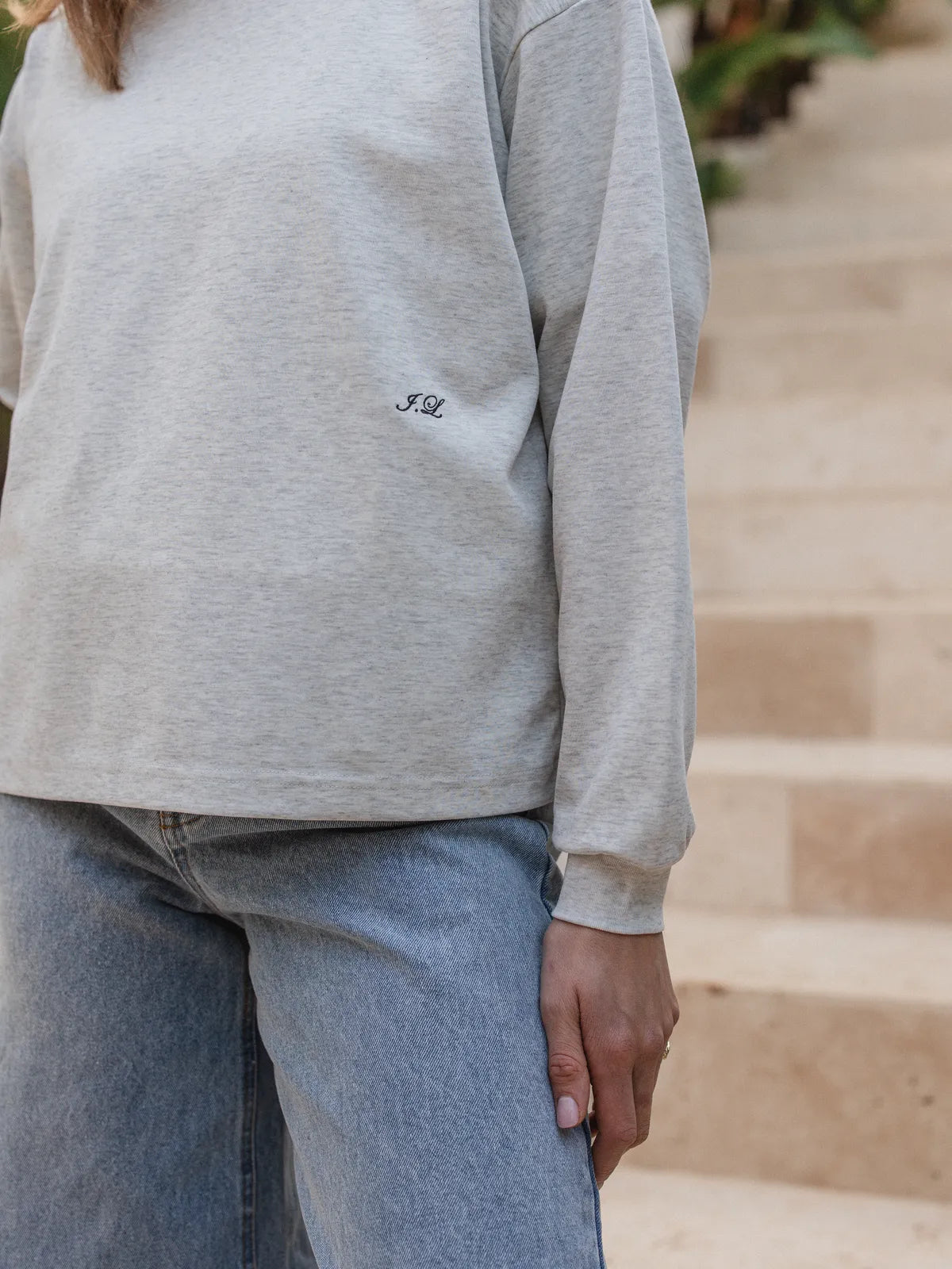 Hellgraues Lounge-Langarmshirt