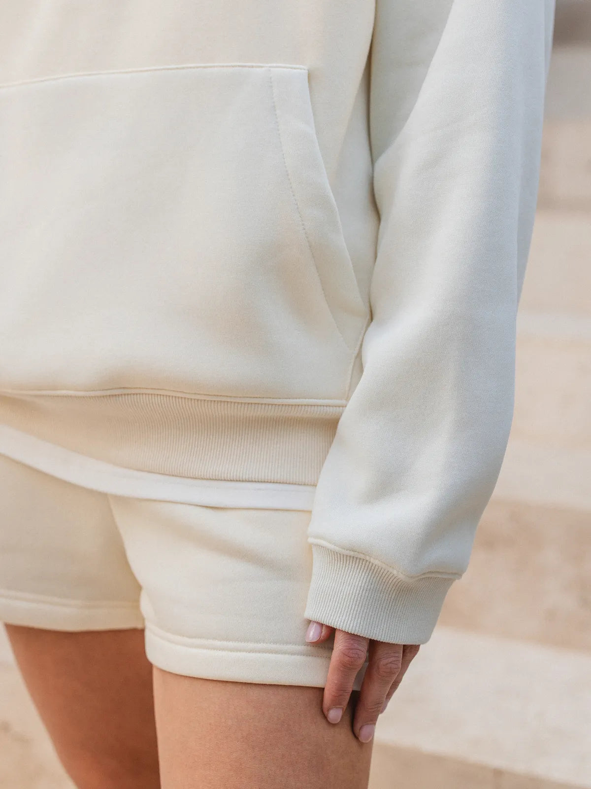 Buttergelber Lounge-Hoodie