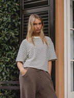 Weiß gestreiftes T-Shirt