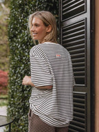 Weiß gestreiftes T-Shirt