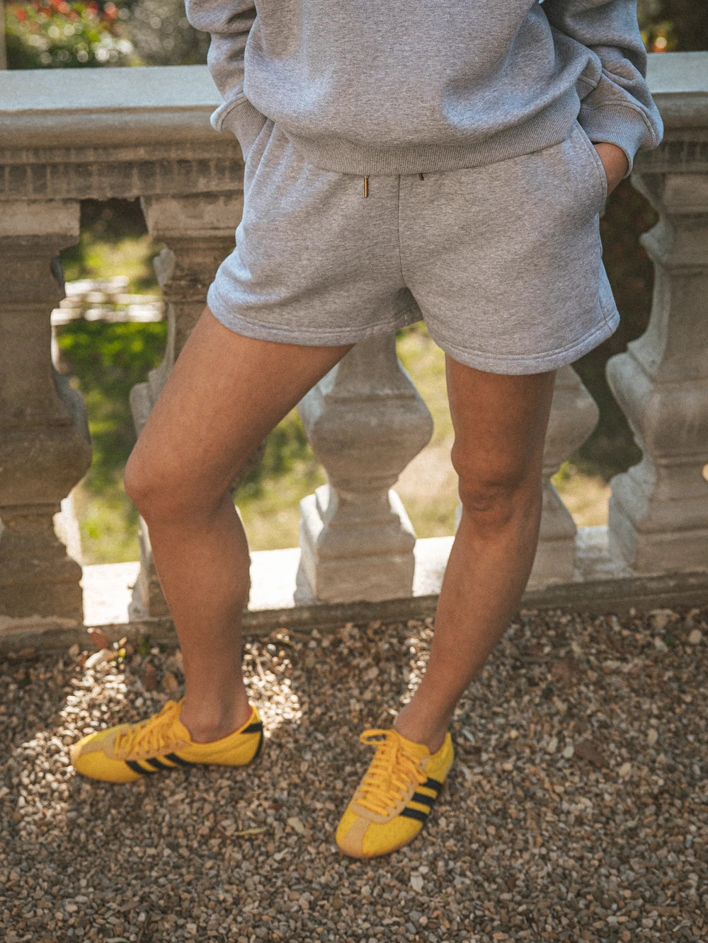Grauer kurzer Damen-Jumpsuit