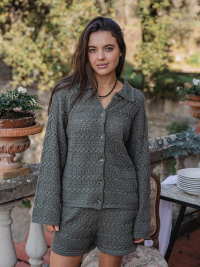 Grüne Häkelstrickjacke