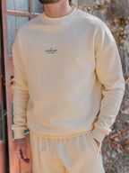 Buttergelber Oversized-Pullover mit Landschaftsmotiv
