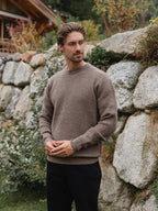 Dunkelbrauner Oversize-Strickpullover