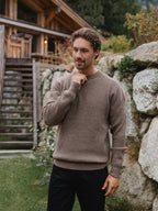 Dunkelbrauner Oversize-Strickpullover