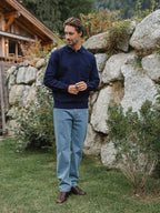 Marineblaues Strick-Polohemd mit Tasche