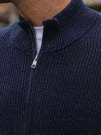 Marineblaue Strickweste