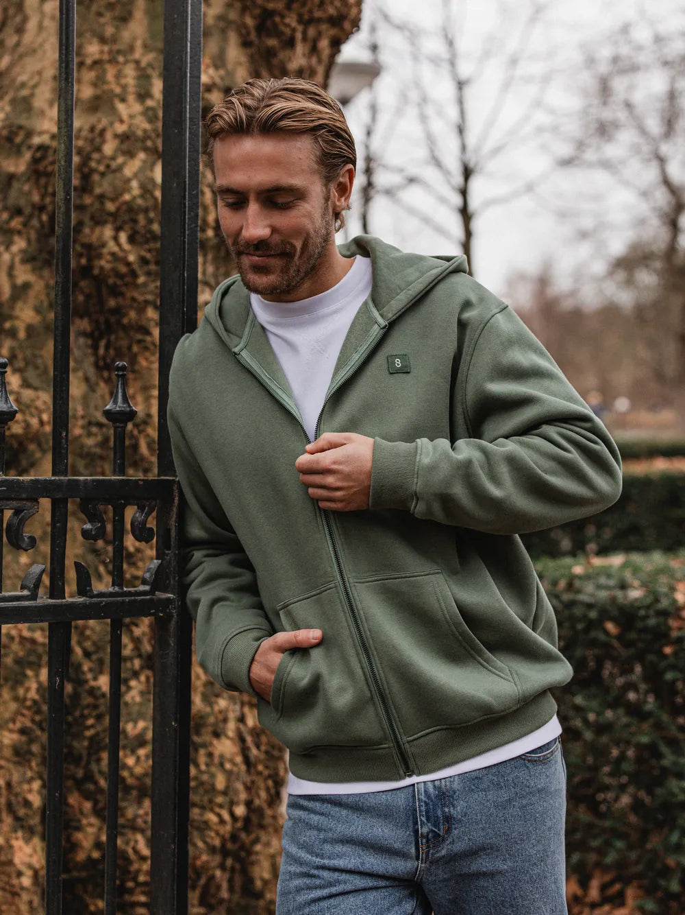 Grüner Oversize-Cardigan mit charakteristischem Muster