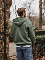 Grüner Oversize-Cardigan mit charakteristischem Muster