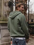 Grüner Oversize-Cardigan mit charakteristischem Muster