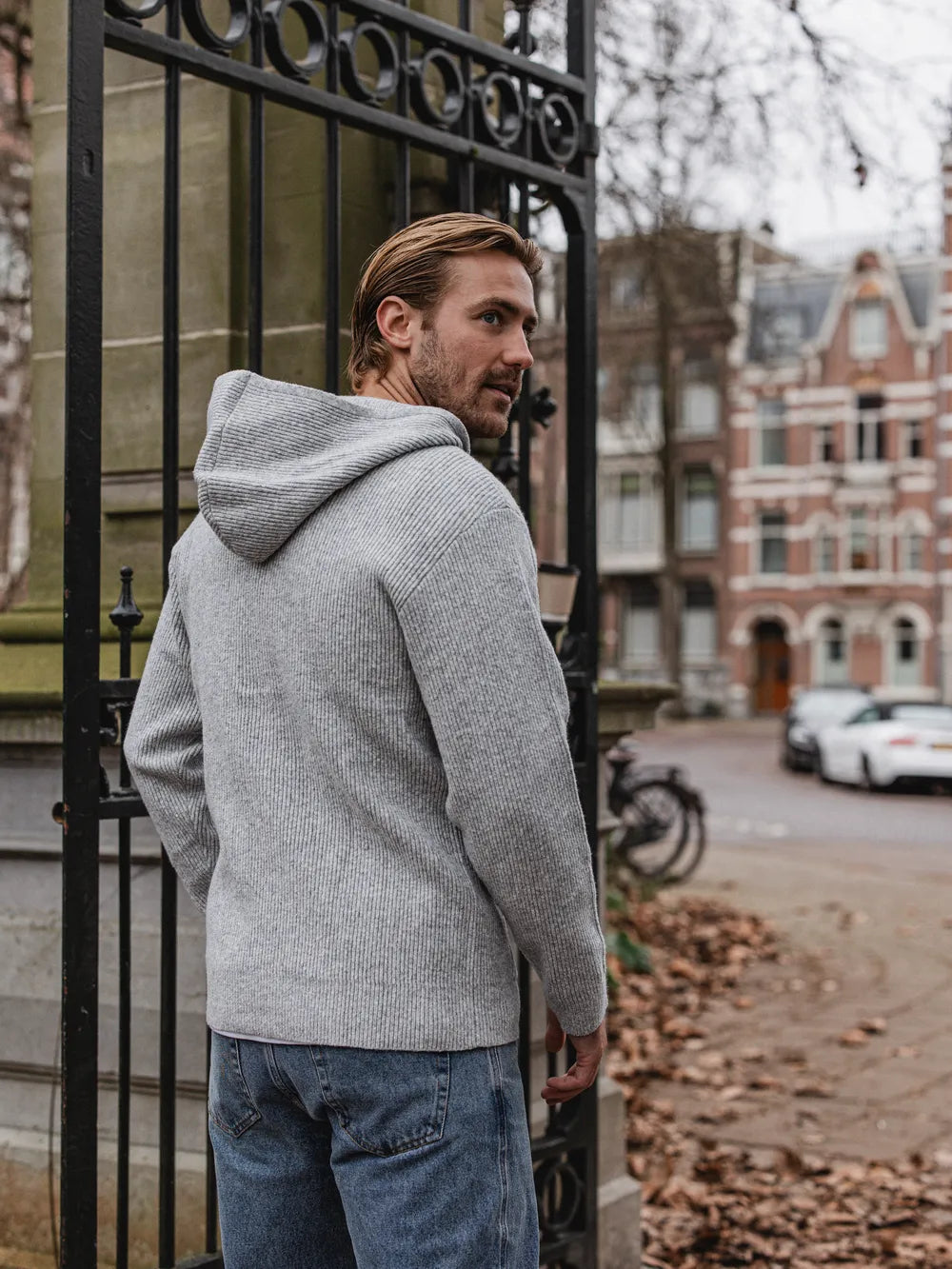 Hellgrauer Oversize-Strickcardigan