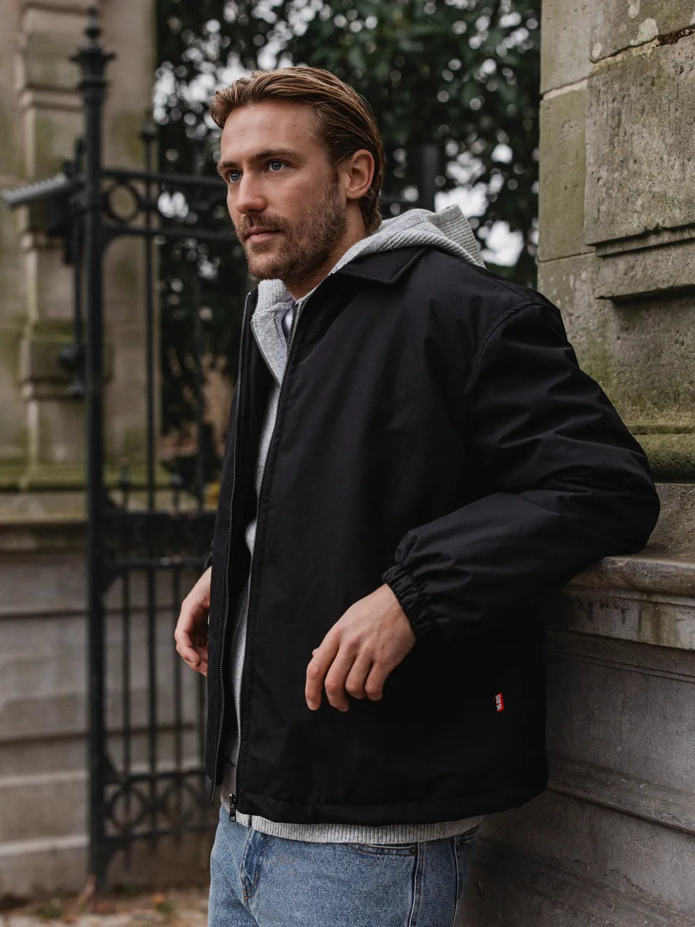 Schwarze wattierte Coach-Jacke mit Reißverschluss