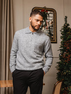 Graues Poloshirt mit gebürsteter Tasche