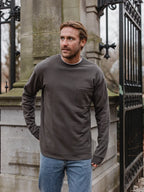 Dunkelgraues Langarmshirt aus Baumwolle