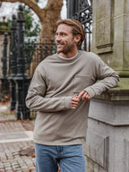 Taupefarbenes Baumwoll-Langarmshirt