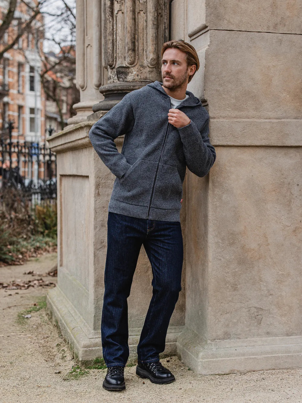 Dunkelgraue Oversize-Strickweste