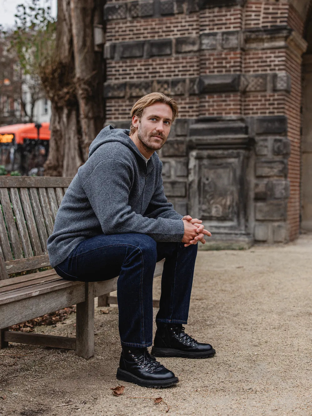 Dunkelgraue Oversize-Strickweste