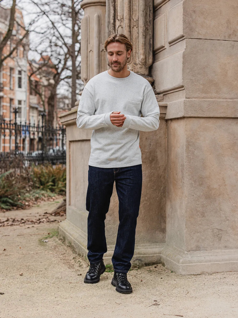 Hellgraues Langarmshirt aus Baumwolle