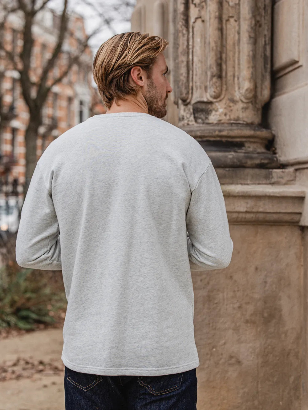 Hellgraues Langarmshirt aus Baumwolle