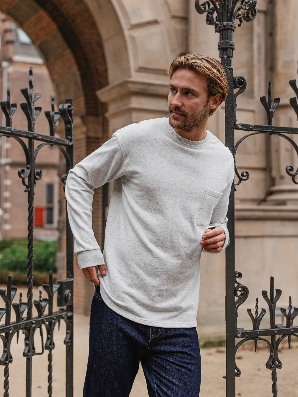 Hellgraues Langarmshirt aus Baumwolle