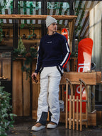 Marineblauer Strickpullover für den Skiclub