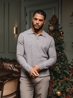 Grau melierter Wollpullover mit V-Ausschnitt