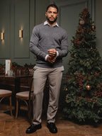 Grauer Wollpullover mit Rundhalsausschnitt