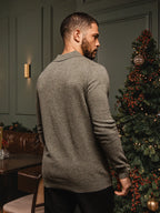 Grün melierter Wollpullover mit V-Ausschnitt