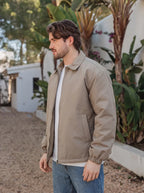 Olivgrüne, wattierte Coach-Jacke mit Reißverschluss