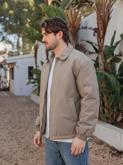 Olivgrüne, wattierte Coach-Jacke mit Reißverschluss