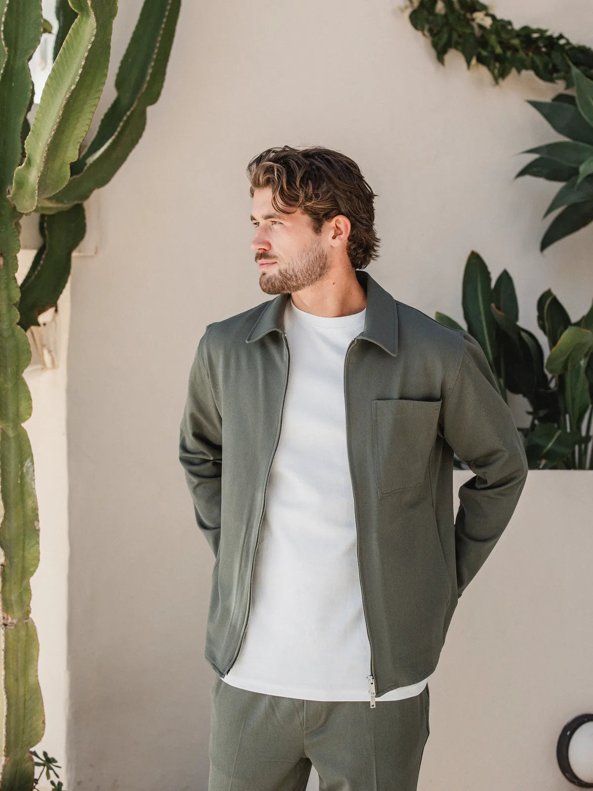 Neues gewaschenes Jeanshemd