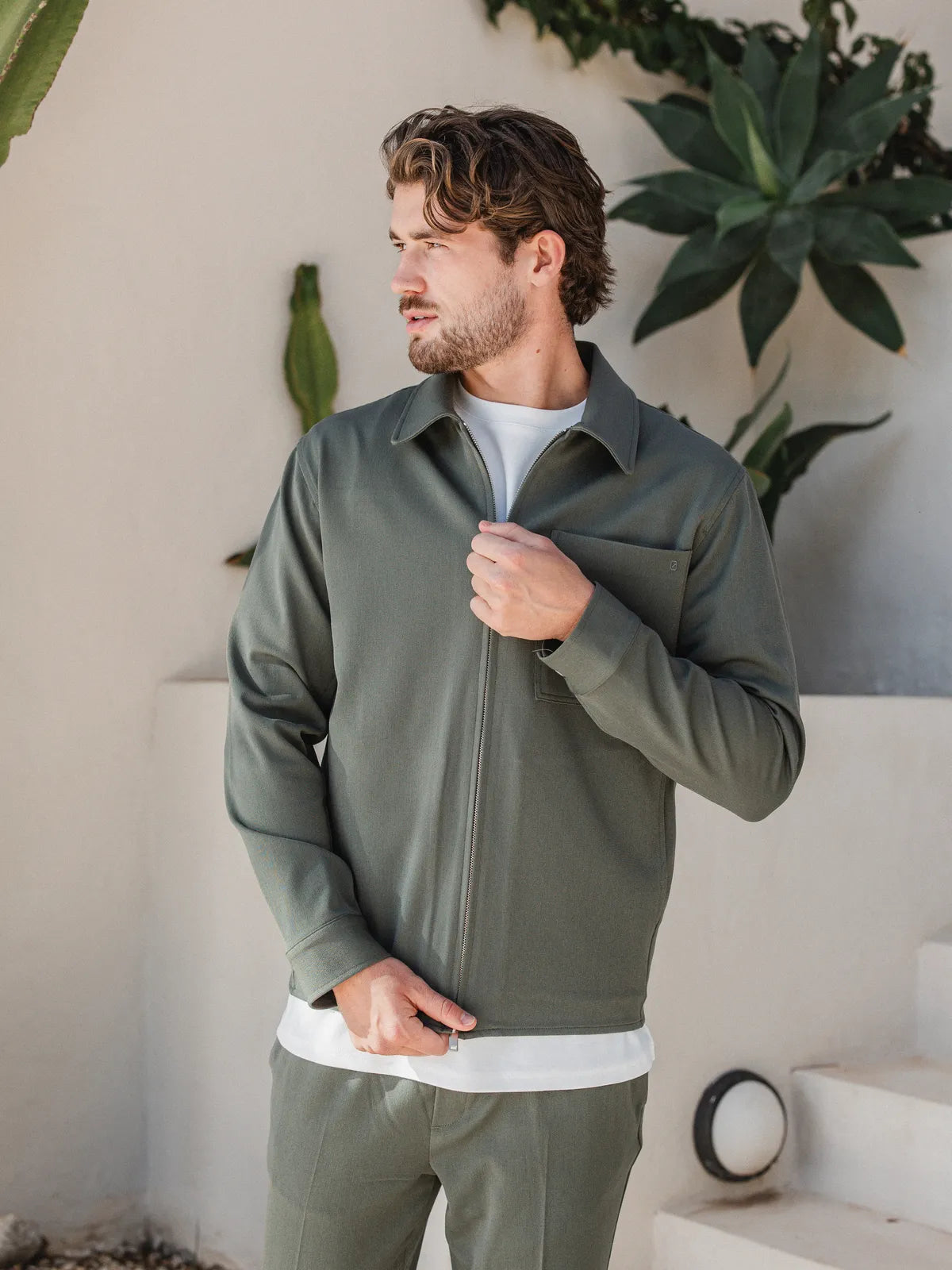 Neues gewaschenes Jeanshemd