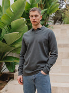 Grünes Strick-Langarm-V-Polo