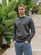 Grünes Strick-Langarm-V-Polo