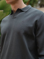 Grünes Strick-Langarm-V-Polo