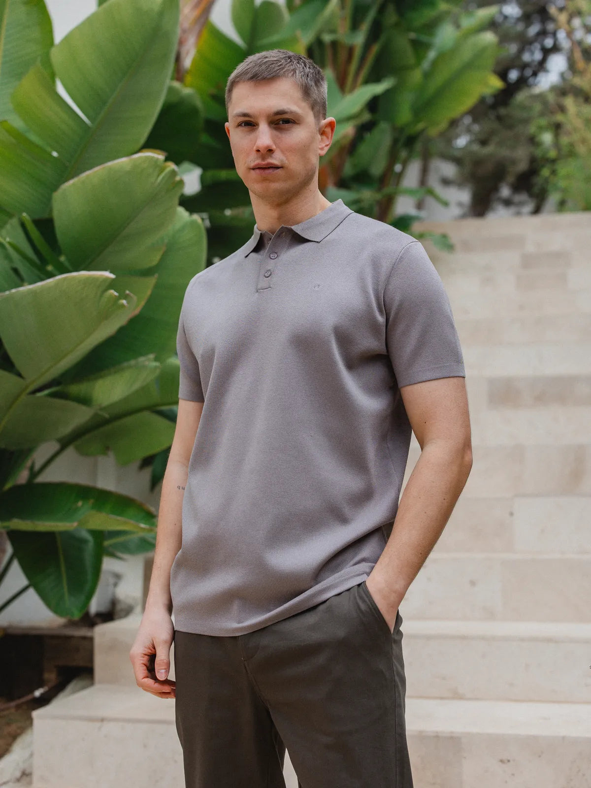 Hellbrauner Strickpoloknopf