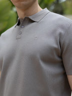 Hellbrauner Strickpoloknopf