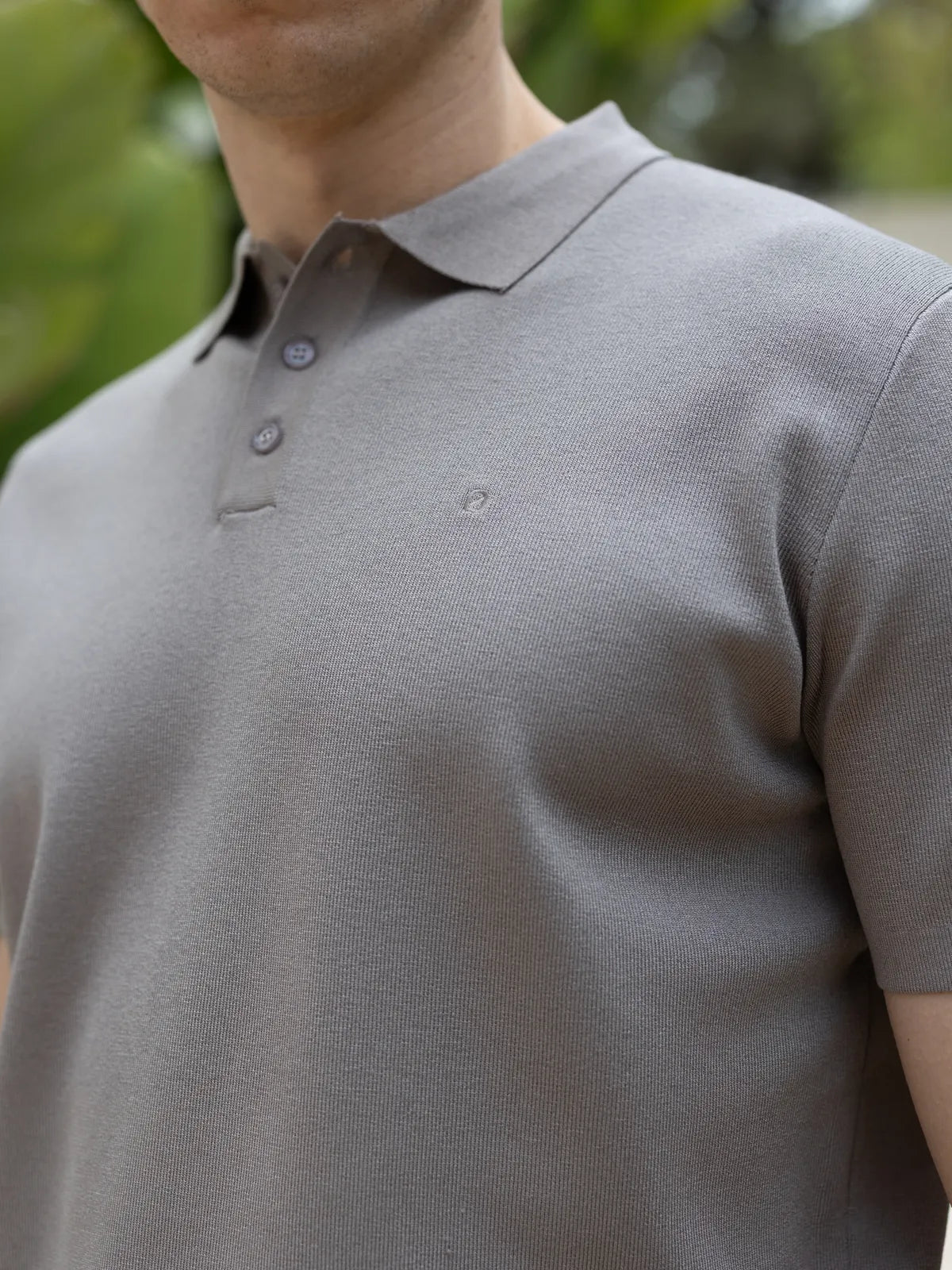 Hellbrauner Strickpoloknopf