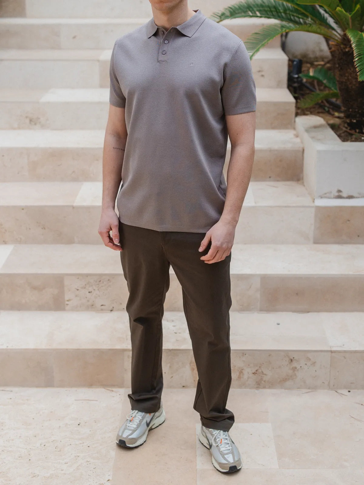 Hellbrauner Strickpoloknopf