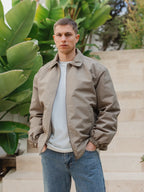 Olivgrüne, wattierte Coach-Jacke mit Reißverschluss