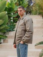 Olivgrüne, wattierte Coach-Jacke mit Reißverschluss