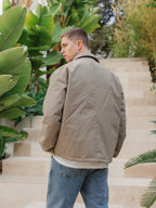 Olivgrüne, wattierte Coach-Jacke mit Reißverschluss