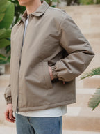 Olivgrüne, wattierte Coach-Jacke mit Reißverschluss