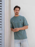 Muster eines grünen Jubiläums-Oversize-T-Shirts