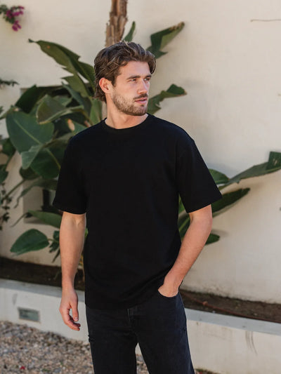 Schwarzes Oversize-T-Shirt