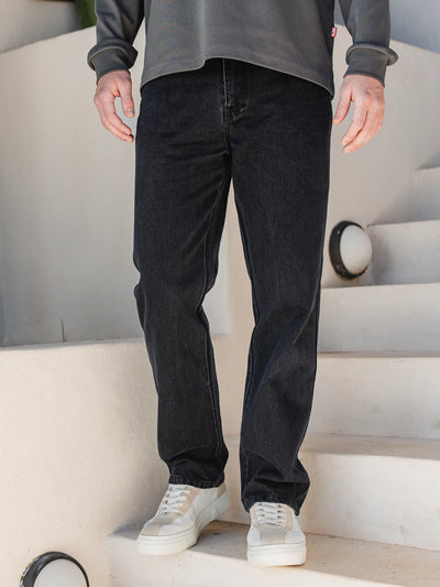 Verwaschene schwarze Jeans