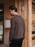 Brauner Melange-Wollpullover mit V-Ausschnitt