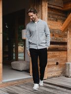 Graue, strukturierte Knopfleiste