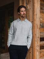 Graues Strickpolo mit V-Ausschnitt